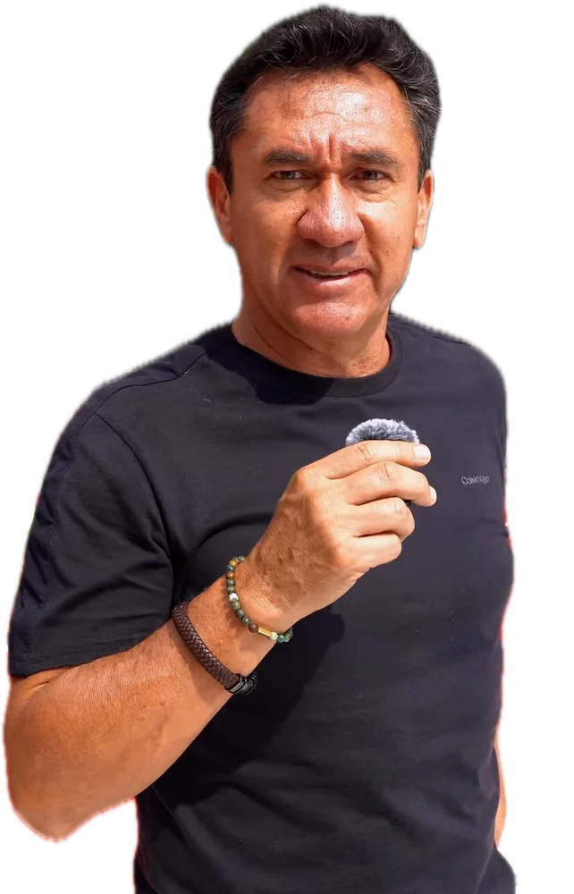 Fernando Dávila, director de Superfici Sport, en una obra de pádel